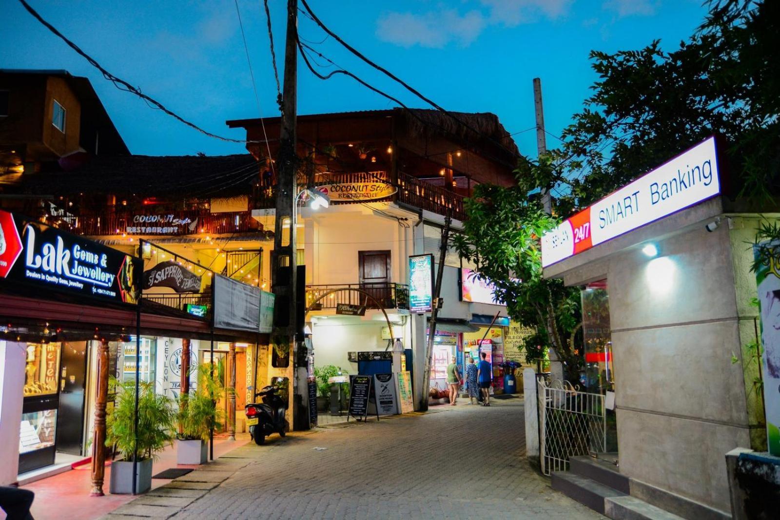 Coconut Style Restaurant & Milinda Guest Hotel Unawatuna Buitenkant foto