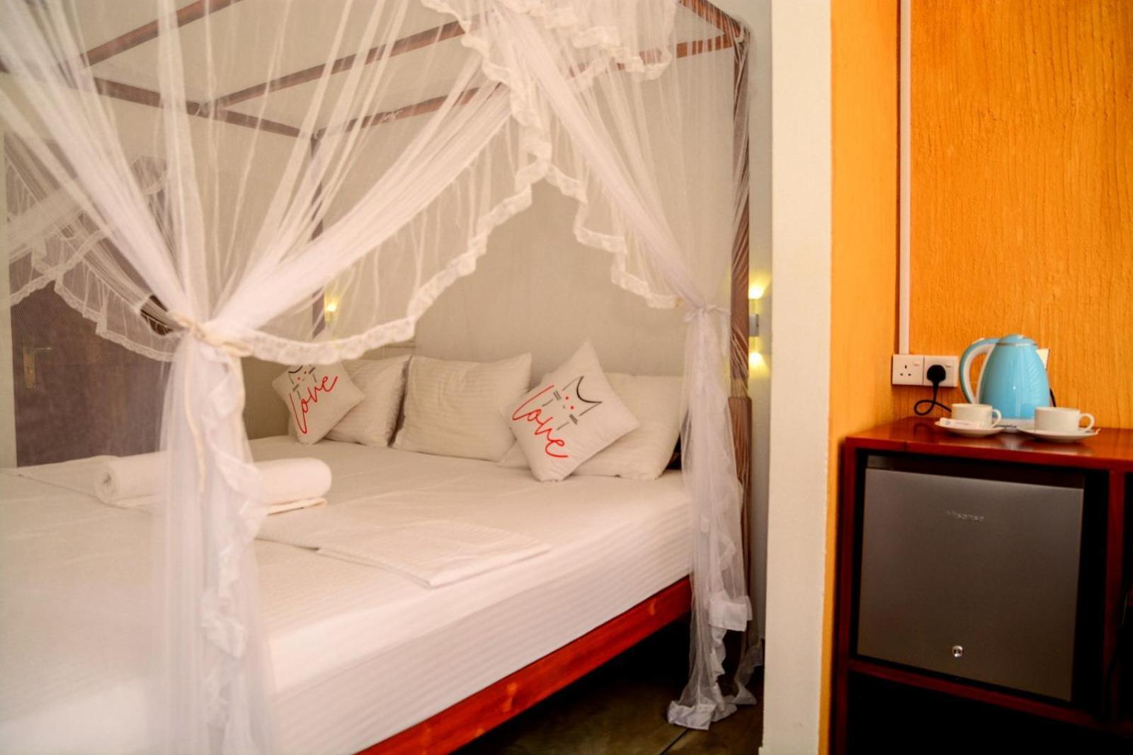 Coconut Style Restaurant & Milinda Guest Hotel Unawatuna Buitenkant foto