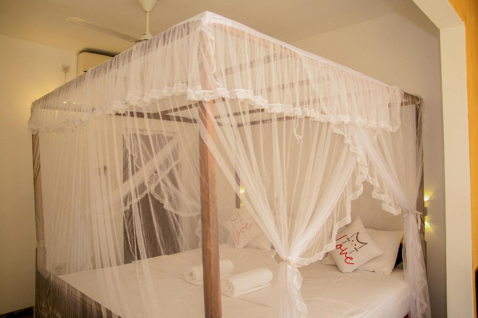 Coconut Style Restaurant & Milinda Guest Hotel Unawatuna Buitenkant foto