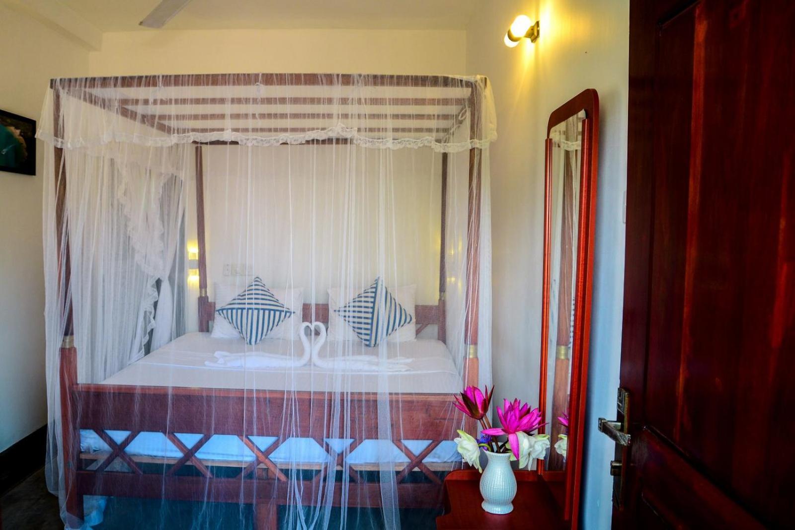 Coconut Style Restaurant & Milinda Guest Hotel Unawatuna Buitenkant foto