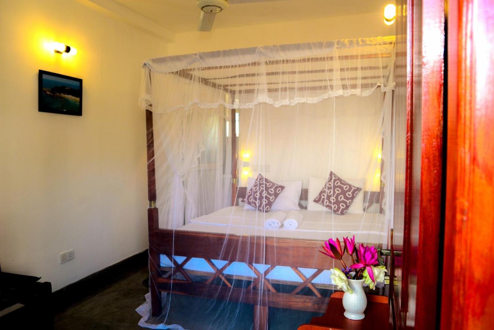 Coconut Style Restaurant & Milinda Guest Hotel Unawatuna Buitenkant foto