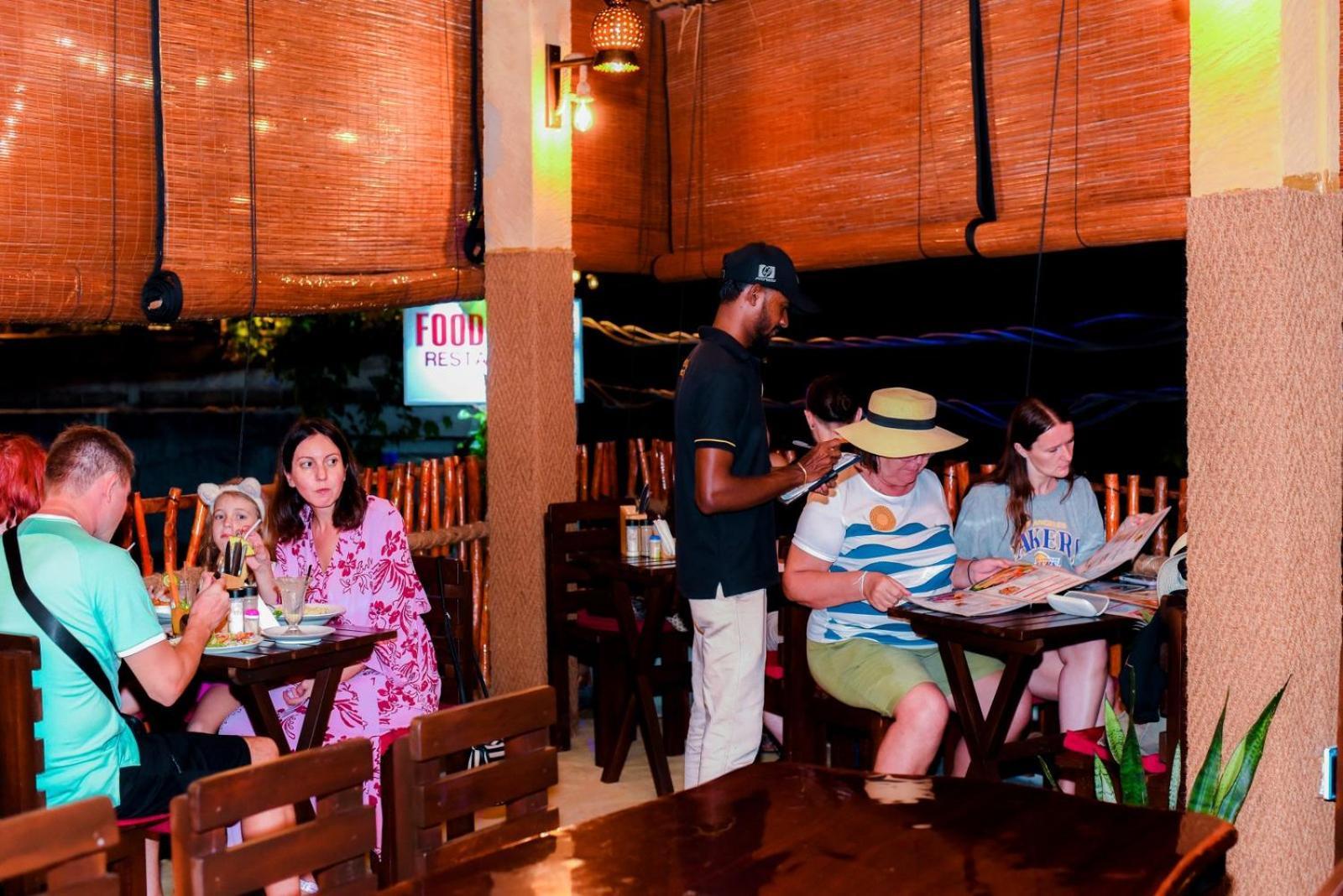 Coconut Style Restaurant & Milinda Guest Hotel Unawatuna Buitenkant foto