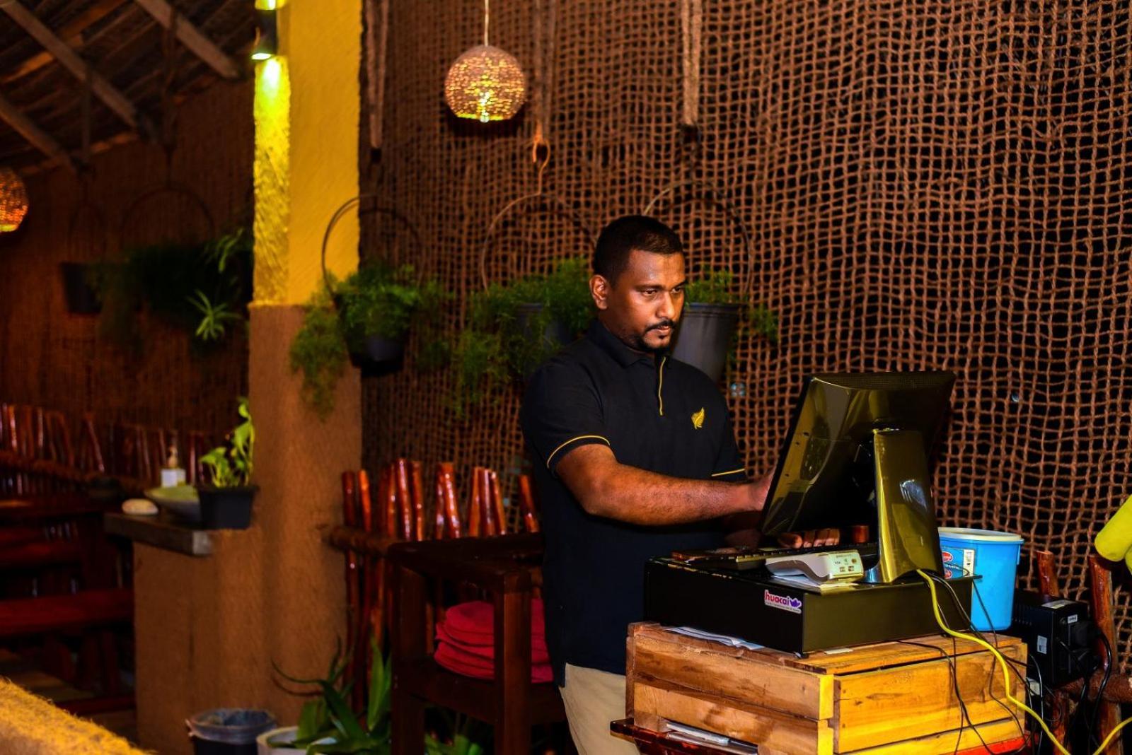 Coconut Style Restaurant & Milinda Guest Hotel Unawatuna Buitenkant foto